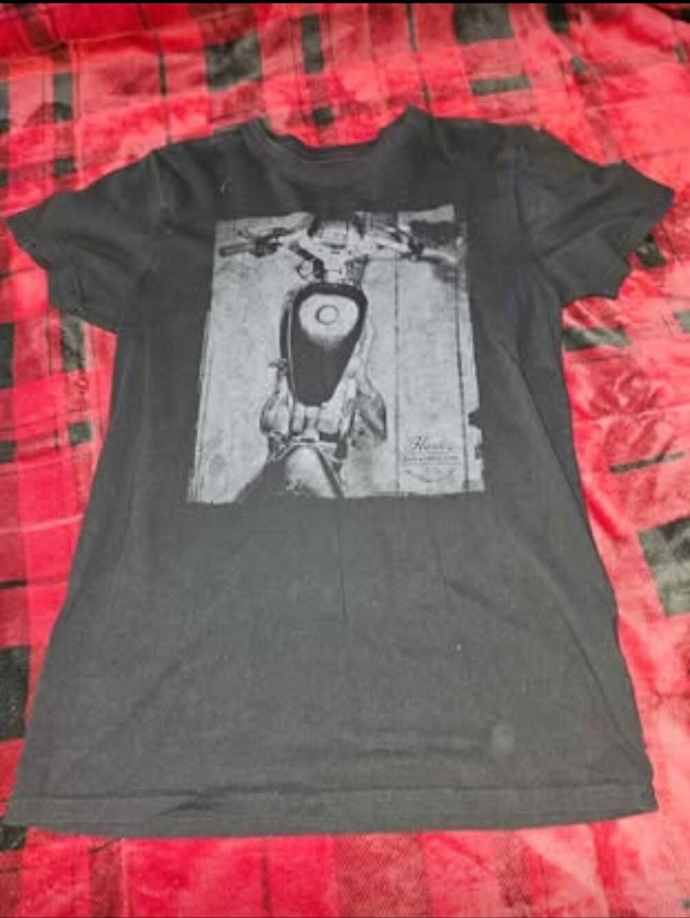 #766- mens harley Davidson shirt medium